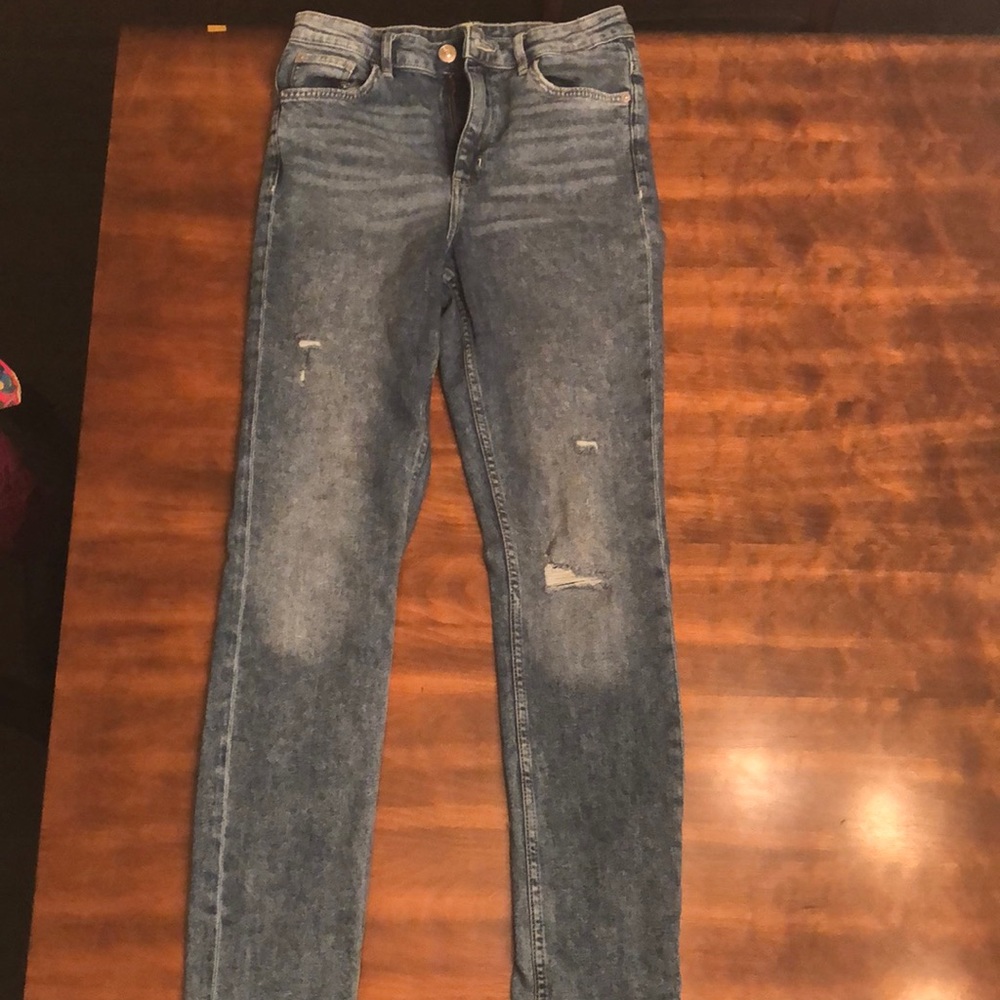 H&M divided size 8 Jean distressed